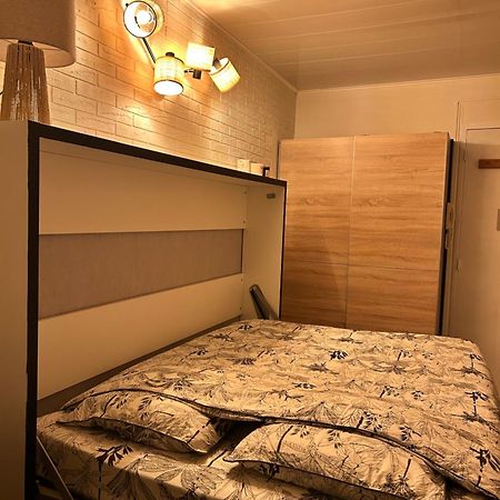 Le Chanzy Proche Des Thermes Et De La Gare Рошфор Экстерьер фото